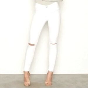 Zara “Trafaluc denim” distressed white raw hem skinny jean ❤️